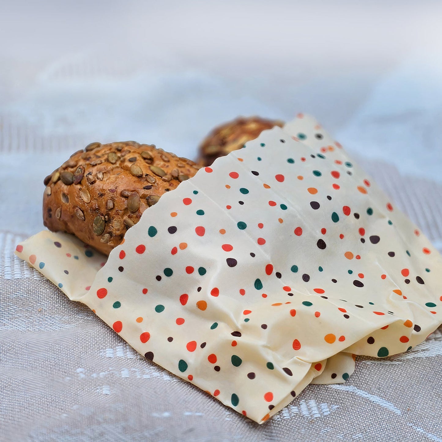 Bivaxdukar 3 pack med prickar tillsammans med bröd