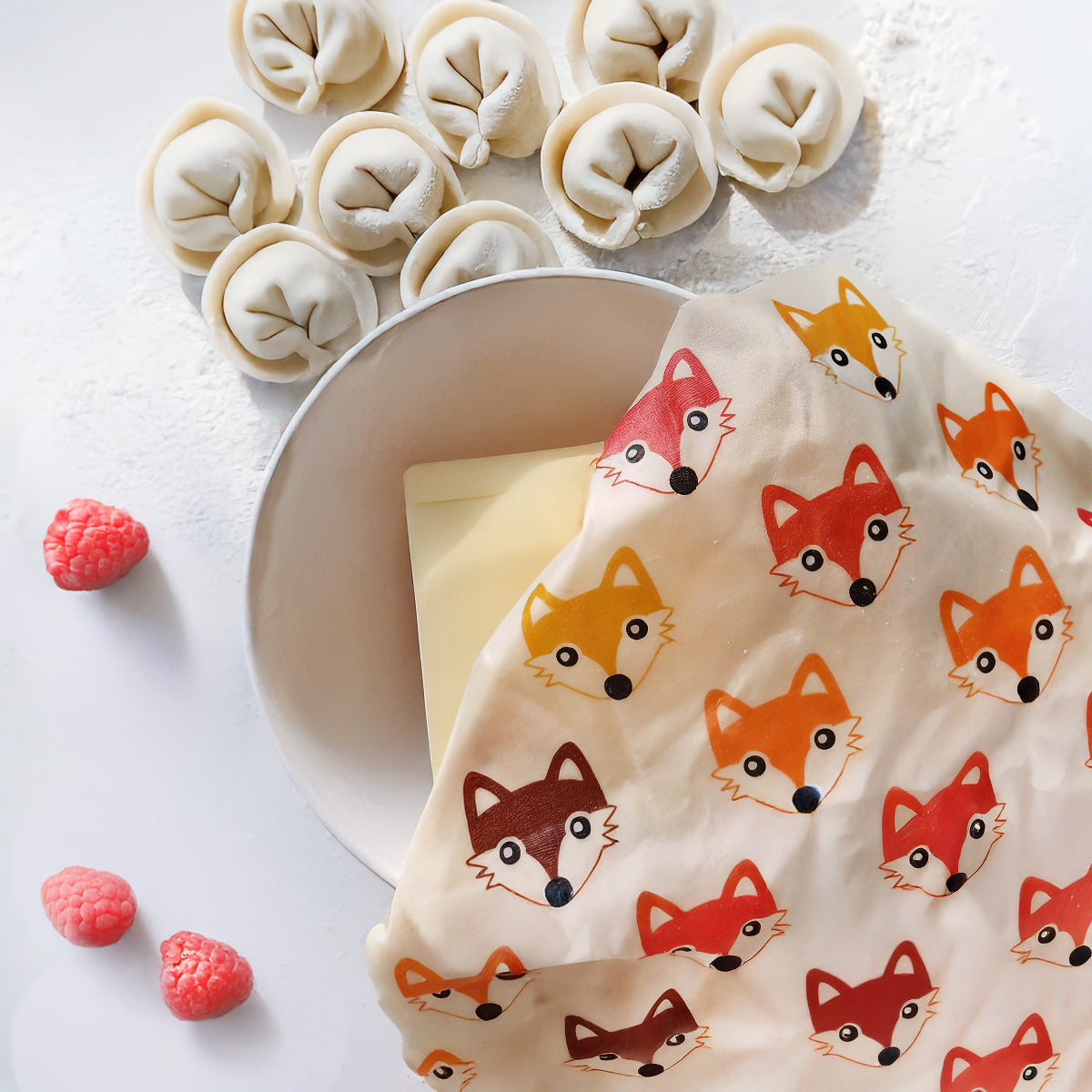 Bivaxdukar 3 pack med rävar tillsammans med matvaror