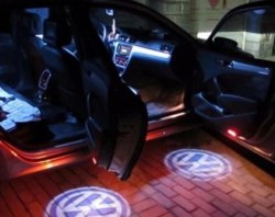 LED-projektorlampa med VW logotyp till bildörren (2-pack)